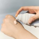 ضدآفتاب ضدلک و روشن کننده سنتلا حجم 50ml - Image 4